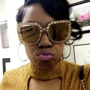 Meet your Posher, Troyonia